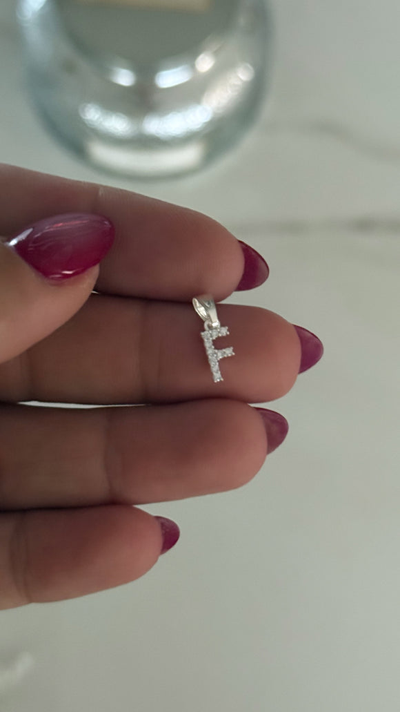 Dijes Plata 925 . Letra